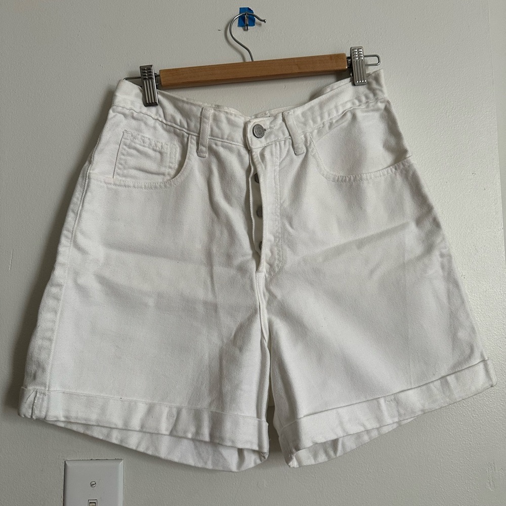 White denim Guess shorts